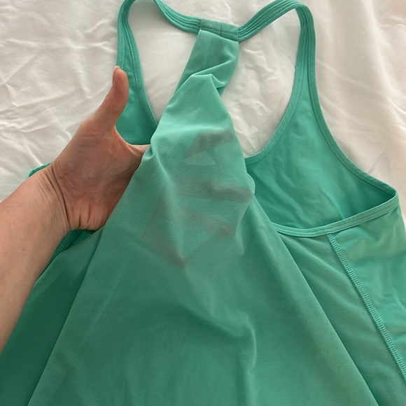 Lululemon workout top M (6-8) - Picture 4 of 5